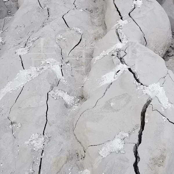 水泥無聲破碎劑